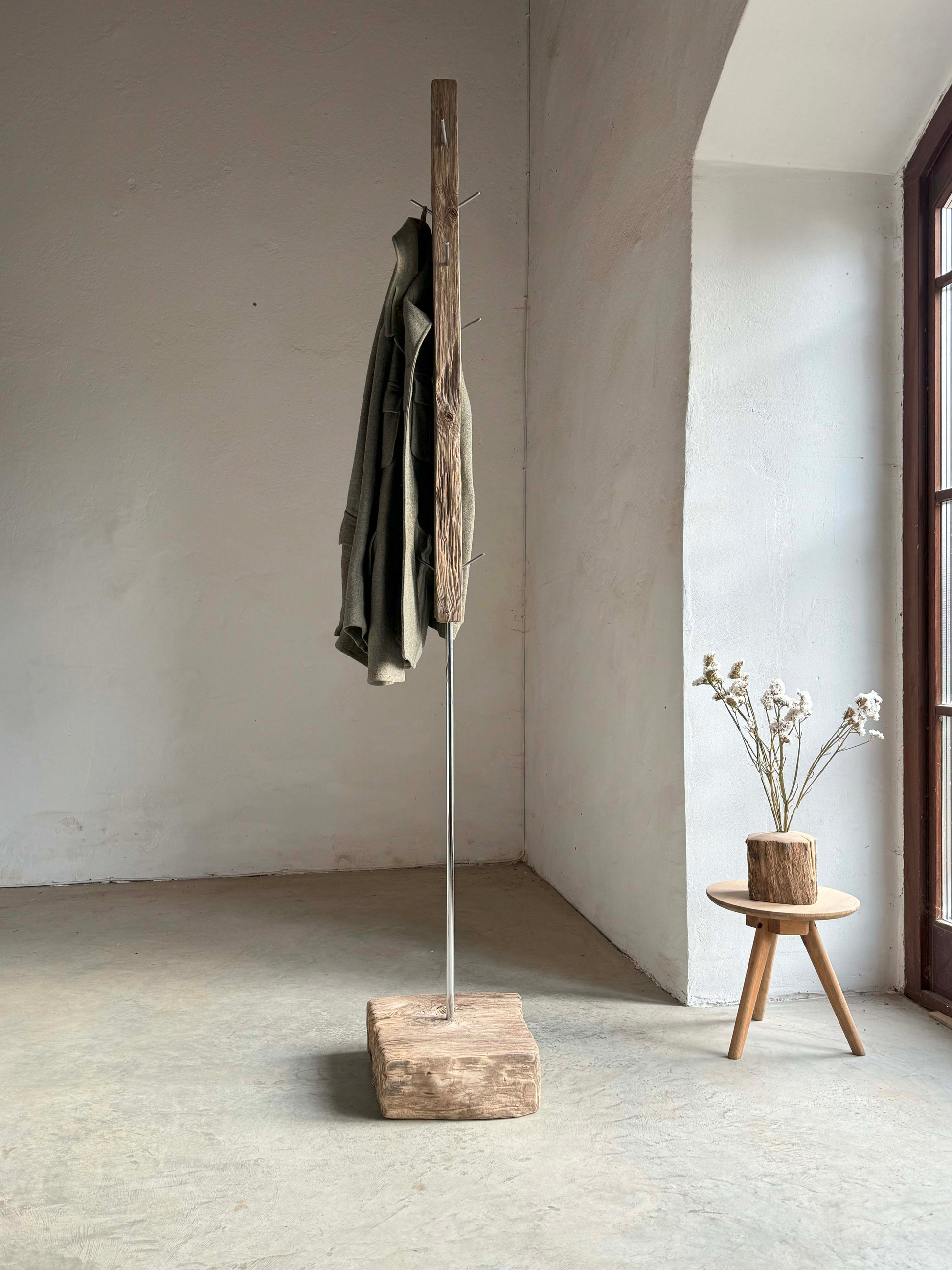 Wood Coat Rack Timeless stance | Ray L'Mondes