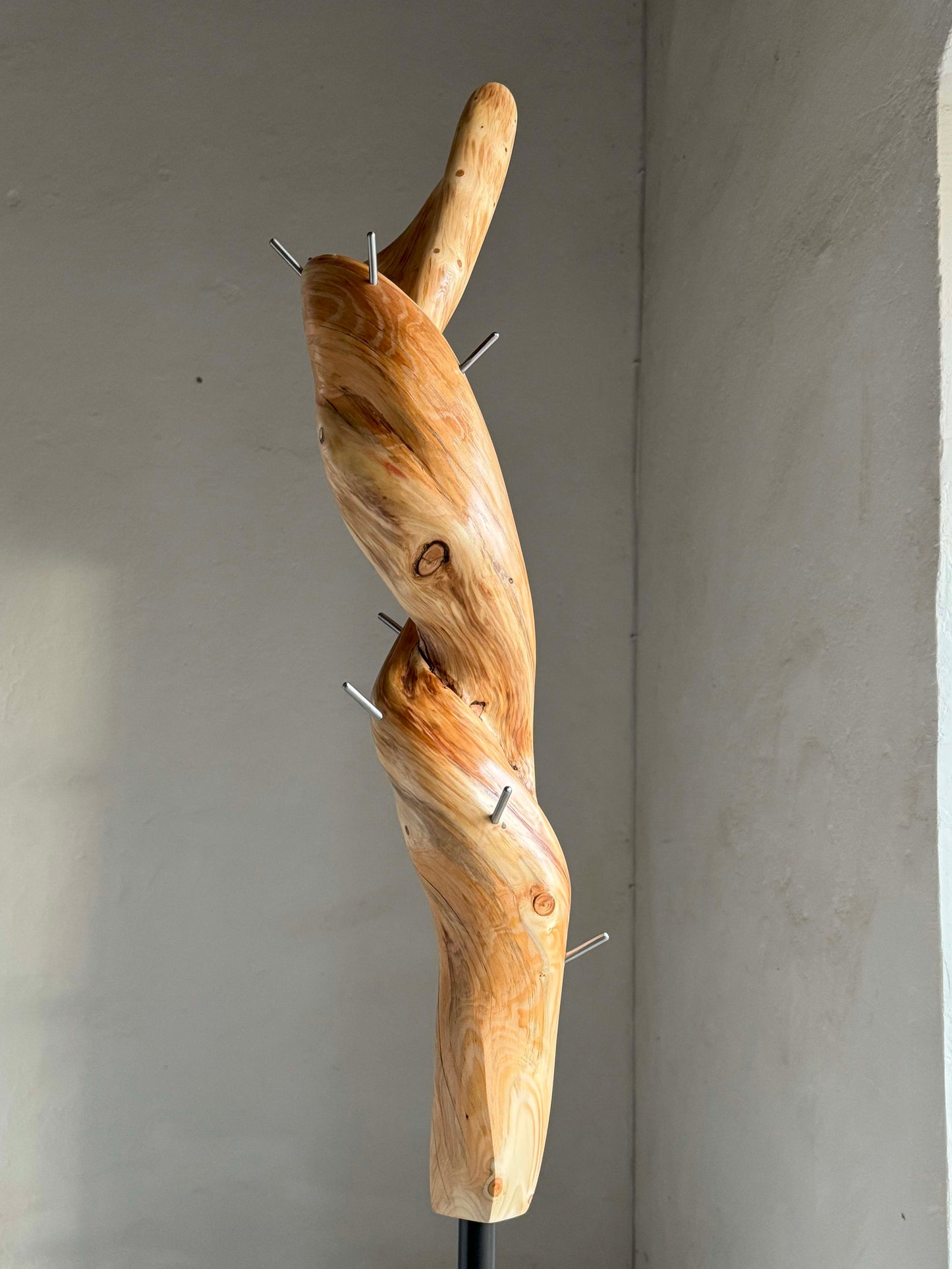 Wood coat rack Mr. Twister | Ray L'Mondes